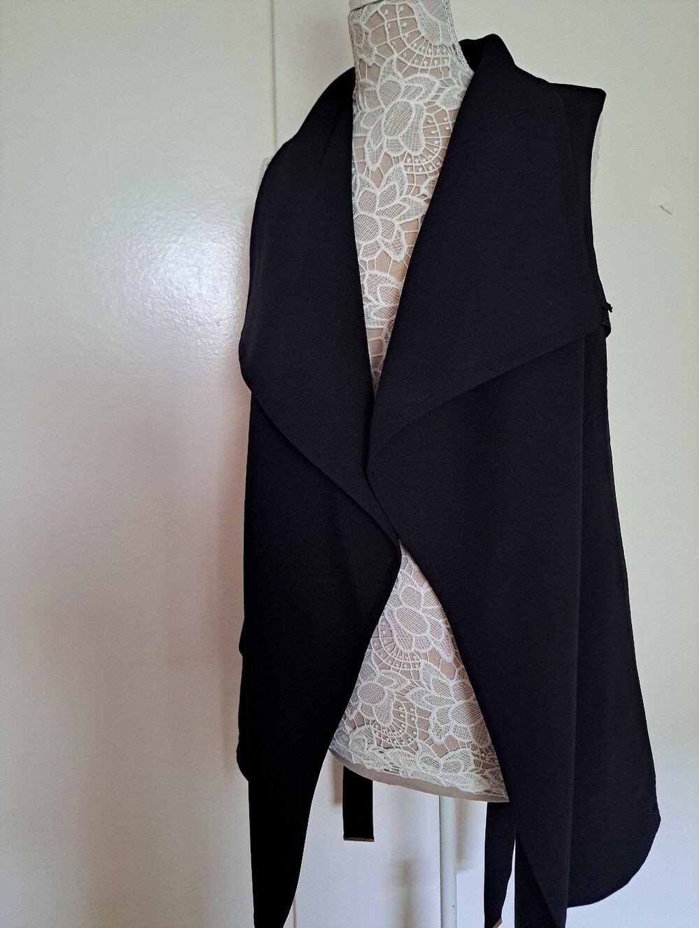 Calvin Klein Black V-Neck Sleeveless Belted Long Vest - Picture 6 of 13